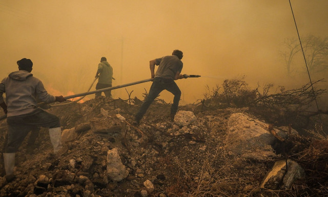 Φωτιά τώρα στην Εύβοια: Μήνυμα του 112 για εκκένωση στο χωριό Πισσώνας