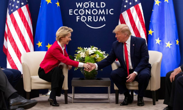 Κρίσιμες διαπραγματεύσεις Τραμπ - φον ντερ Λάιεν για δασμούς με πιθανότητες συμφωνίας 50-50