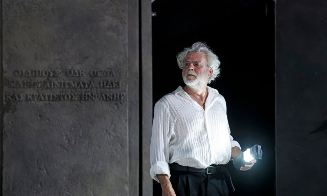 «Οιδίποδας» του Γιάννη Χουβαρδά: 17.000 θεατές είδαν την παράσταση στο Αρχαίο Θέατρο Επιδαύρου
