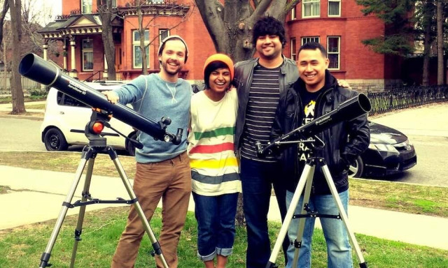 PopScope: Τοποθέτησε 500 τηλεσκόπια σε πεζοδρόμια και χάρισε σε περαστικούς θέα... στο διάστημα