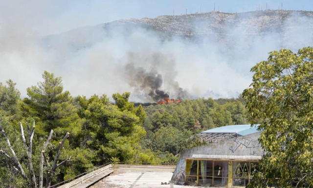 Οριοθετήθηκε η φωτιά στου Ζωγράφου