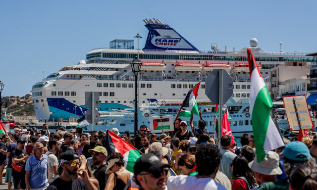 Crown Iris: Εντάσεις και δακρυγόνα στο λιμάνι του Αγίου Νικολάου για την άφιξη των Ισραηλινών