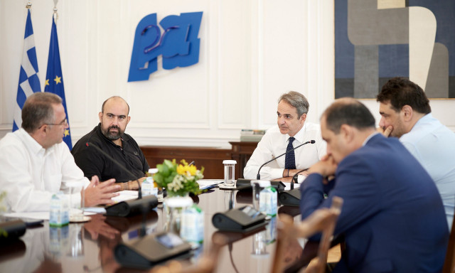 Συνάντηση Μητσοτάκη με τον Δήμαρχο Κυθήρων: Σχέδιο στήριξης και αναδάσωσης μετά τη φωτιά