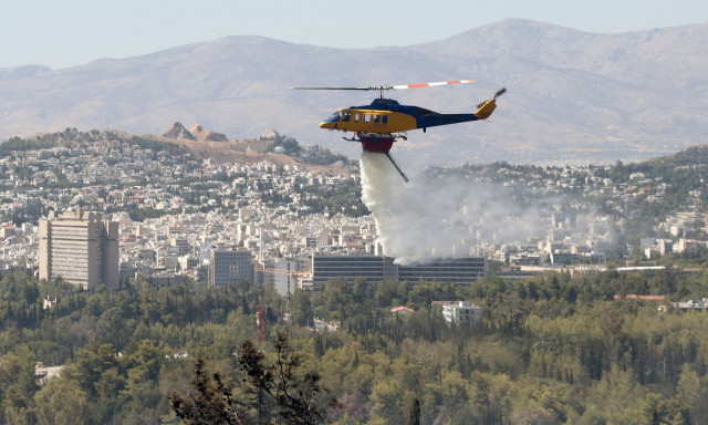 Πώς τα drones και η άμεση επέμβαση της πυροσβεστικής πρόλαβαν την εξάπλωση της φωτιάς στου Ζωγράφου