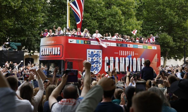 Αγγλία: «Βούλιαξε» το Λονδίνο για τις «Λέαινες» - Πρωτόγνωρη αποθέωση για τις πρωταθλήτριες Ευρώπης