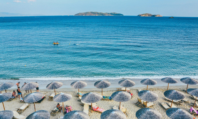 Οι 12 ελληνικές παραλίες που έχασαν την «Γαλάζια Σημαία» για το 2025