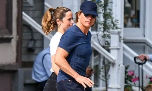 Ana de Armas: Τα τρυφερά τετ α τετ με τον Τομ Κρουζ στους δρόμους του Λονδίνου - Εικόνες