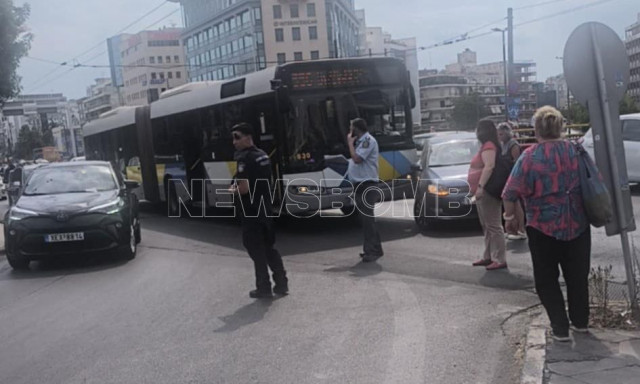Λεωφορείο συγκρούστηκε με αυτοκίνητο στη Λεωφόρο Συγγρού - Αρκετοί τραυματίες
