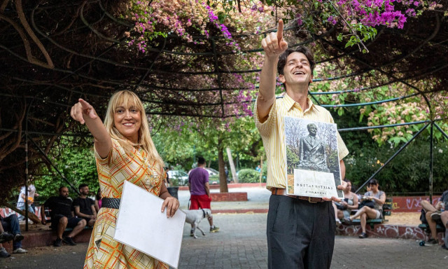 «Επόμενη Στάση: Κυψέλη»: Επιστρέφει η θεατρική διαδρομή στη γειτονιά από την ομάδα Ανεμόμυλοι