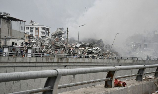 Δαχτυλίδι της φωτιάς: Τι είναι και γιατί δίνει τέτοιου μεγέθους σεισμούς – «Καμπανάκι» από Λέκκα