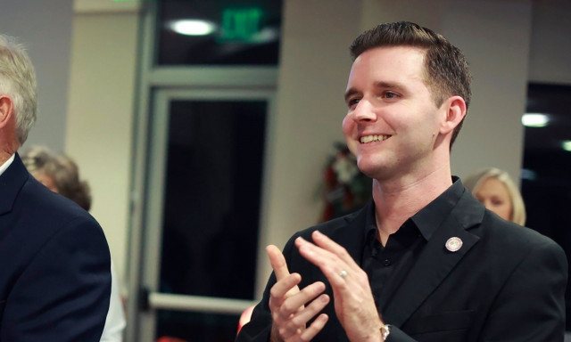 ΗΠΑ: Άνδρας εισέβαλε σε γραφείο δημοτικού σύμβουλου και τον πυρπόλησε