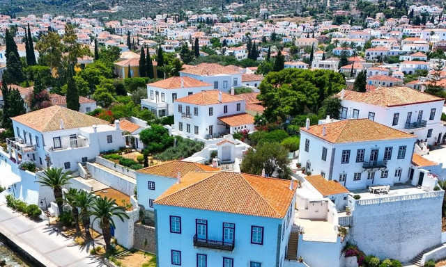 5 ελληνικά νησιά που δεν χρειάζονται αυτοκίνητο για να τα εξερευνήσεις