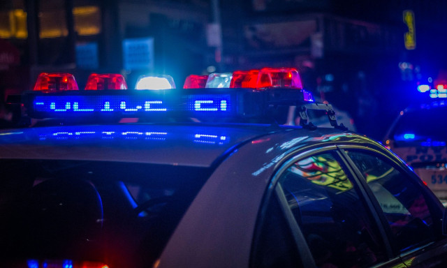 «Σικάγο» η πλατεία Βικτωρίας: Ανήλικοι επιτέθηκαν σε παρέα με σπασμένο μπουκάλι και μαχαίρι