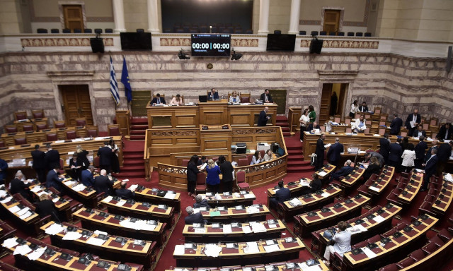 Βουλή: Αναβολή της ψηφοφορίας ζητά το ΠΑΣΟΚ - Με επιστολική ψήφο η πλειοψηφία των βουλευτών της ΝΔ