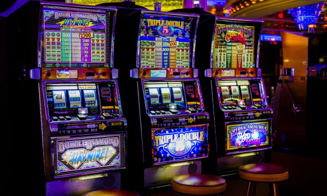 «Σαφάρι» για τον παράνομο τζόγο: Έρχονται λουκέτα και βαριές ποινές – Στο στόχαστρο και influencers