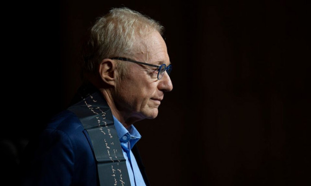 Ντέιβιντ Γκρόσμαν: Κατηγορεί με «ραγισμένη καρδιά» το Ισραήλ για γενοκτονία στην Γάζα