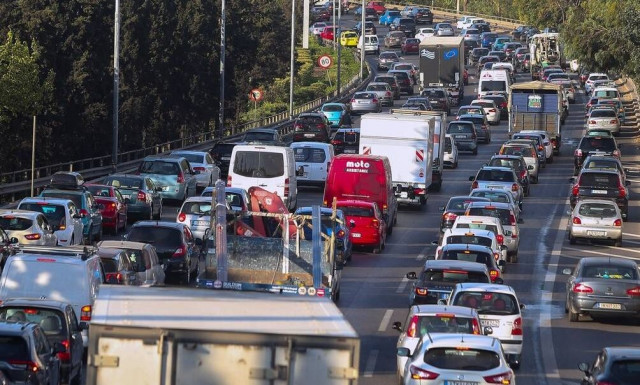 Κίνηση τώρα: Στο «κόκκινο» ο Κηφισός - Το αδιαχώρητο στο λιμάνι του Πειραιά