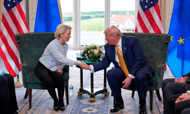 Ο... αγενής Ντόναλντ, η πρόθυμη... Ούρσουλα και εμείς