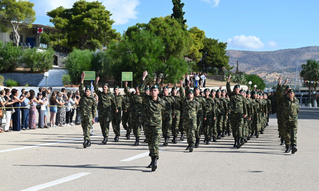 Αυλώνας: Ορκίστηκαν οι νεοκαταταγέντες ΕΠΟΠ - Φωτογρφαφίες
