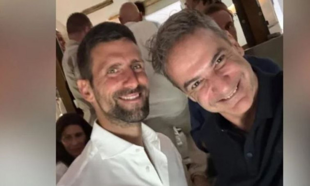 Τήνος: Ο Μητσοτάκης συναντήθηκε με τον Τζόκοβιτς - H selfie