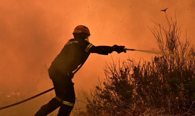 Φωτιά στον Άγιο Νικόλαο Κρήτης - Ήχησε το 112