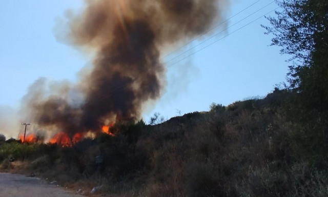 Φωτιά τώρα στην Αιτωλοακαρνανία – Ήχησε το «112» για εκκένωση οικισμών
