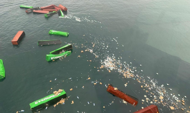 Περού: Έκλεισε το μεγαλύτερο λιμάνι για ώρες - Έπεσαν δεκάδες κοντέινερς από πλοίο