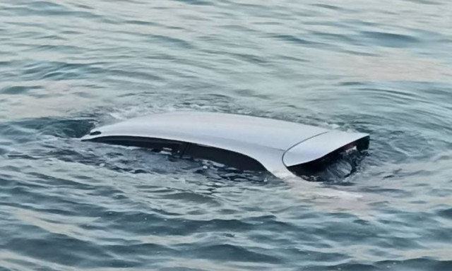 Βόλος: Αυτοκίνητο έκανε βουτιά στη θάλασσα – Σώος ο οδηγός