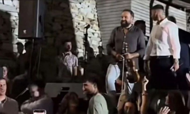 Τήνος: Το black out δεν «έσβησε» το πανηγύρι - Οργή από τις διακοπές ρεύματος - Βίντεο