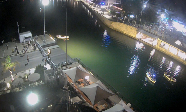 Χαλκίδα: Κόλλησε και δεν κλείνει η γέφυρα του Ευρίπου – Δείτε live εικόνα από το σημείο