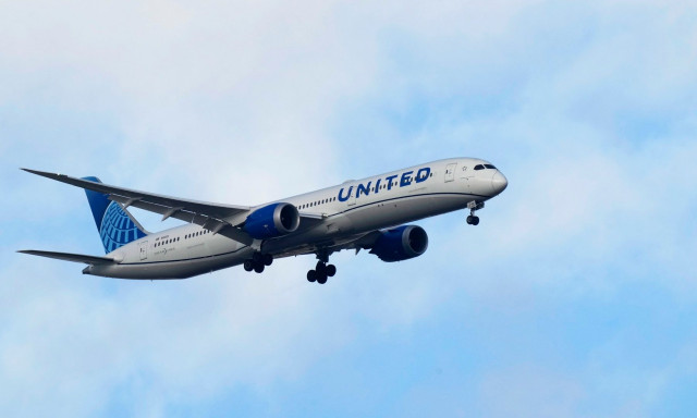 Τρόμος στον αέρα: «Mayday» σε πτήση της United Airlines λόγω βλάβης στον κινητήρα