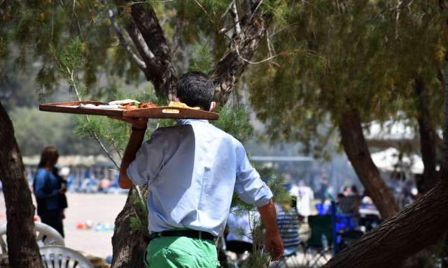 Πώς αμείβεται η αργία του Δεκαπενταύγουστου - Τι πρέπει να γνωρίζουν οι εργαζόμενοι