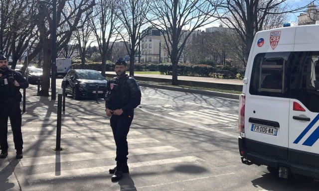 Γαλλία: Μακάβρια ανακάλυψη σε γήπεδο - Πτώμα με κομμένο λαιμό τοποθετημένο σε θέση σταυρού