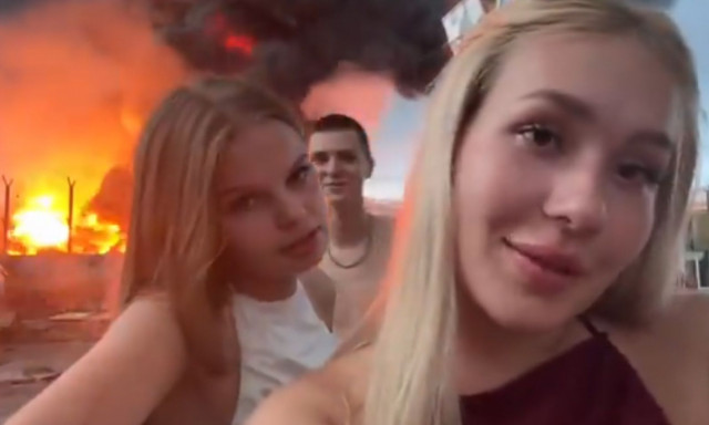 Ρωσία: Έβγαλαν βίντεο μπροστά από φλεγόμενη αποθήκη, το ανήρτησαν και... συνελήφθησαν