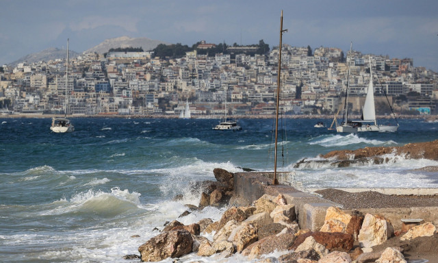 Καιρός αύριο:  Επιμένουν τα μποφόρ – Έως τους 39 βαθμούς η θερμοκρασία