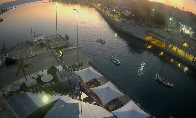 Χαλκίδα: Κόλλησε και παραμένει ανοιχτή από τα μεσάνυχτα η γέφυρα του Ευρίπου – Δείτε live εικόνα