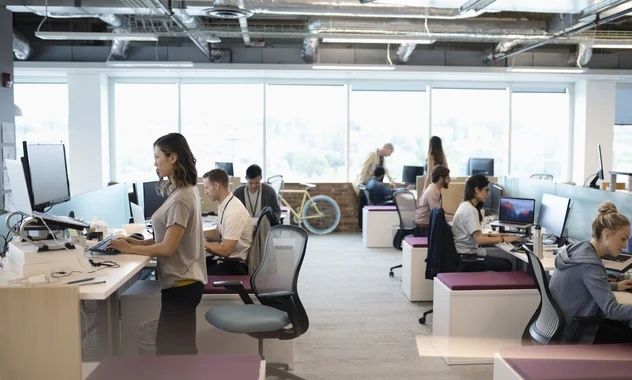 Καλοκαίρι στο γραφείο: 8 στους 10 λένε ότι οι εταιρίες δεν κάνουν τίποτα για την εργασιακή πίεση