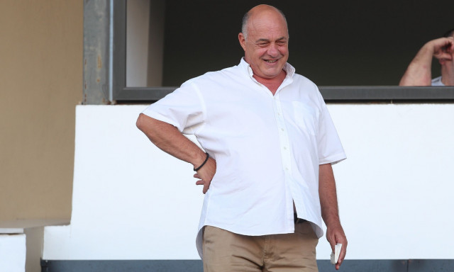 Ο Αχιλλέας Μπέος απολαμβάνει το μπάνιο του στη Μύκονο – Δείτε βίντεο