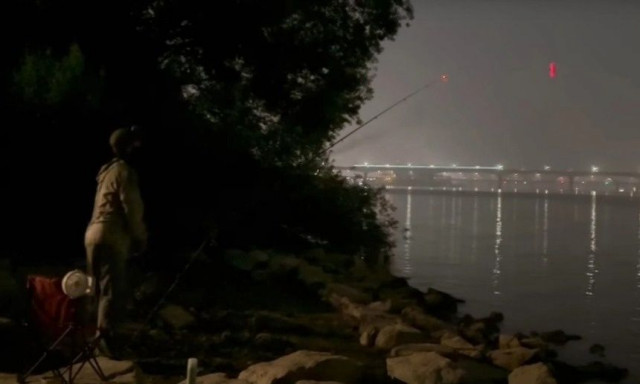 Νότια Κορέα: Μυστηριώδες υδρόβιο πλάσμα σπέρνει τον πανικό - Το βίντεο που έγινε viral