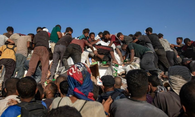 Γάζα: 10χρονος Παλαιστίνιος έλαβε επισιτιστική βοήθεια και μετά σκοτώθηκε -28 νεκρά παιδιά κάθε μέρα