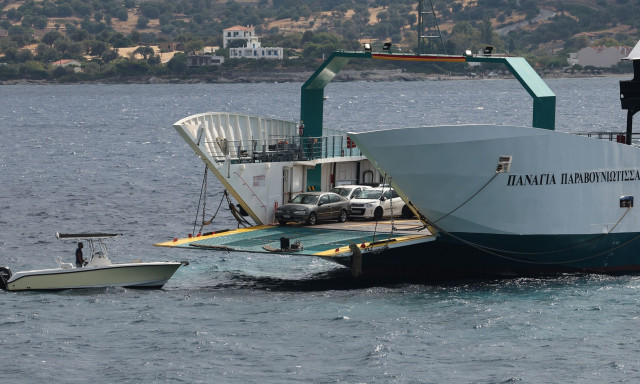 Εύβοια: Έτοιμο το σχέδιο ανέλκυσης του φέρι μποτ στα Στύρα- Πότε θα γίνει η αποκόλληση
