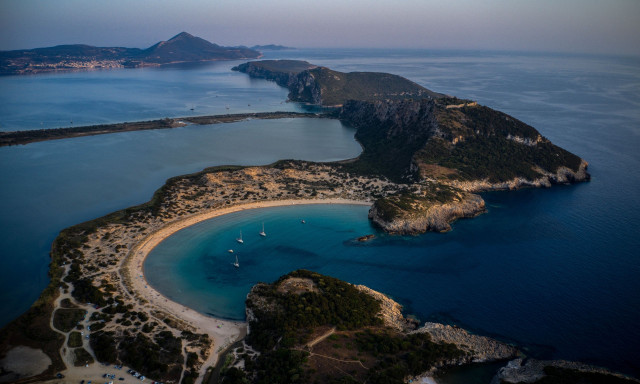 Ένα «διαμάντι» της Μεσογείου: Η παραλία της Μεσσηνίας που αν πας μια φορά, θα επιστρέφεις πάντα