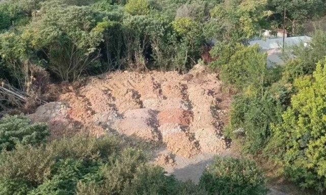 Θεσσαλονίκη: Πέταξαν παράνομα πάνω από 800 τόνους μπάζα σε χωράφι- Δύο συλλήψεις