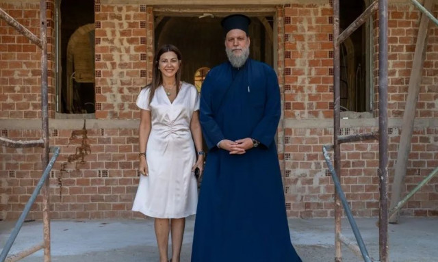 Σοφία Ζαχαράκη: Ξεναγήθηκε στο υπό ανέγερση Ιωνικό Κέντρο από τον Μητροπολίτη Νέας Ιωνίας