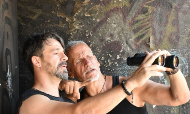 Θέατρο 104: Ανεβαίνει για πρώτη φορά το αντιπολεμικό «Αυτοί που κοιτούν» του Βασίλη Μαυρογεωργίου