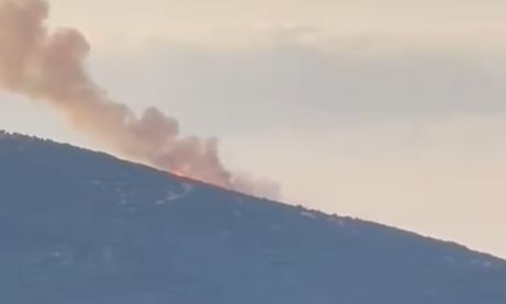 Φωτιά τώρα σε δασική έκταση στην Καβάλα - Επιχειρούν 6 εναέρια μέσα