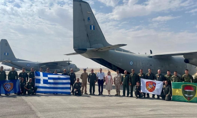 Γάζα: Αεροσκάφη της ελληνικής Πολεμικής Αεροπορίας έκαναν ρίψεις 8,5 τόνων βασικών ειδών διατροφής