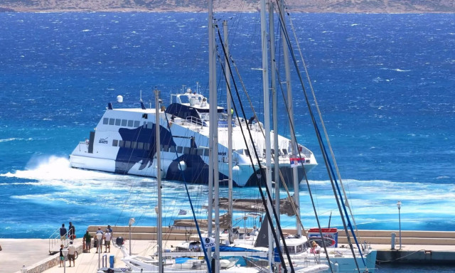 Διπλή προσπάθεια του Superjet για να δέσει στο Κουφονήσι λόγω ισχυρών ανέμων