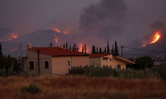 Συλλήψεις υπαλλήλων του ΔΕΔΔΗΕ για τη φωτιά στην Κερατέα - Αναζητείται διευθυντικό στέλεχος