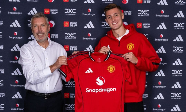 Μεταγραφές: Η Μάντσεστερ Γιουνάιτεντ απέκτησε τον Σέσκο με ένα ακόμα «τρελό» ποσό